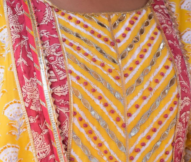 Geometric Print Straight Solid Kurta, Salwar & Dupatta Set